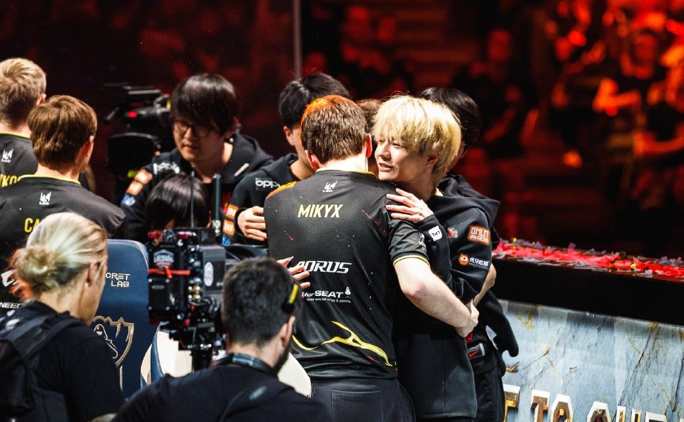 优德在线入口 -关于萨克拉门托国王训练开放日；集结日内部沟通引欢呼；全明星赛在即；训练强度明显提升的信息