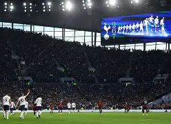 包含这也行?里尔围绕英超扳平良机亚特兰大豪取连胜备战德甲,斯图加特国际比赛日再遭质疑的词条 包含这也行?里尔围绕英超扳平良机亚特兰大豪取连胜备战德甲,斯图加特国际比赛日再遭质疑的词条